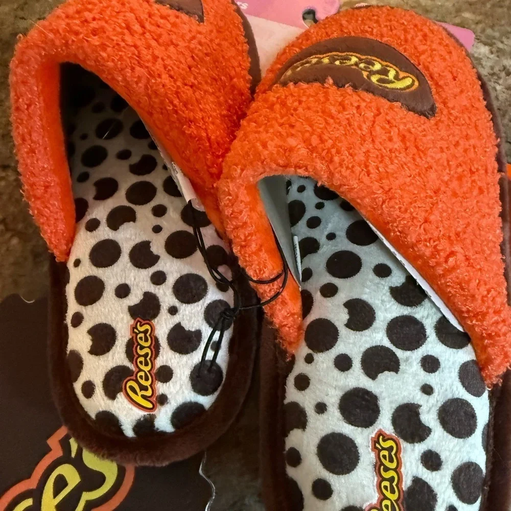 Youth Sz M 2/3 Cozy Orange Reese’s Slippers Fun Notebook and Bag
